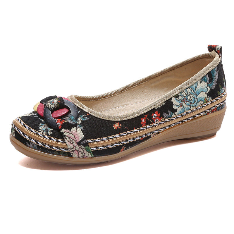 Women's floral textile slippers with low wedge heel, decorative ring application and cushioned comfort footbed Mune Fashion