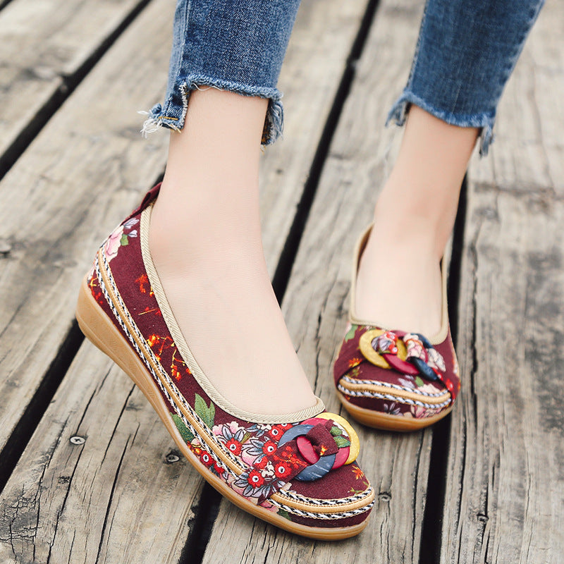 Women's floral textile slippers with low wedge heel, decorative ring application and cushioned comfort footbed Mune Fashion