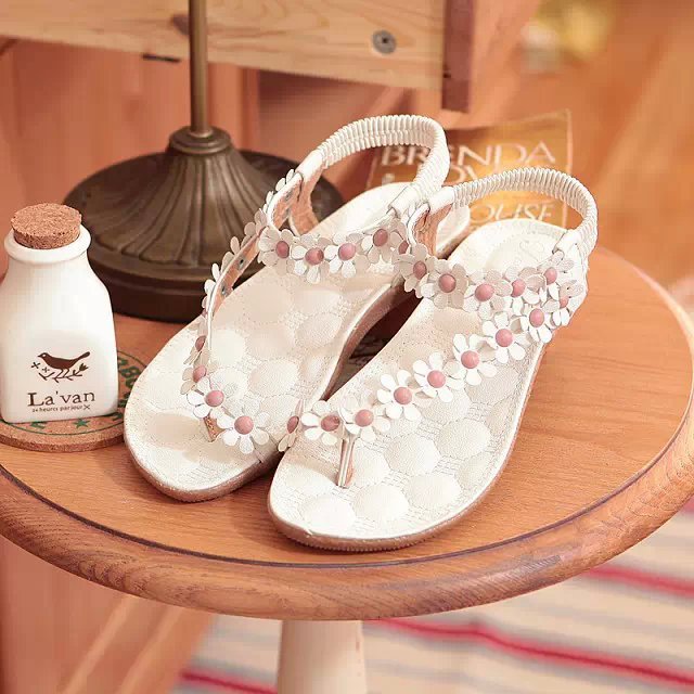 Women's toe post sandals with floral applique, elastic heel strap, and padded footbed Mune Fashion