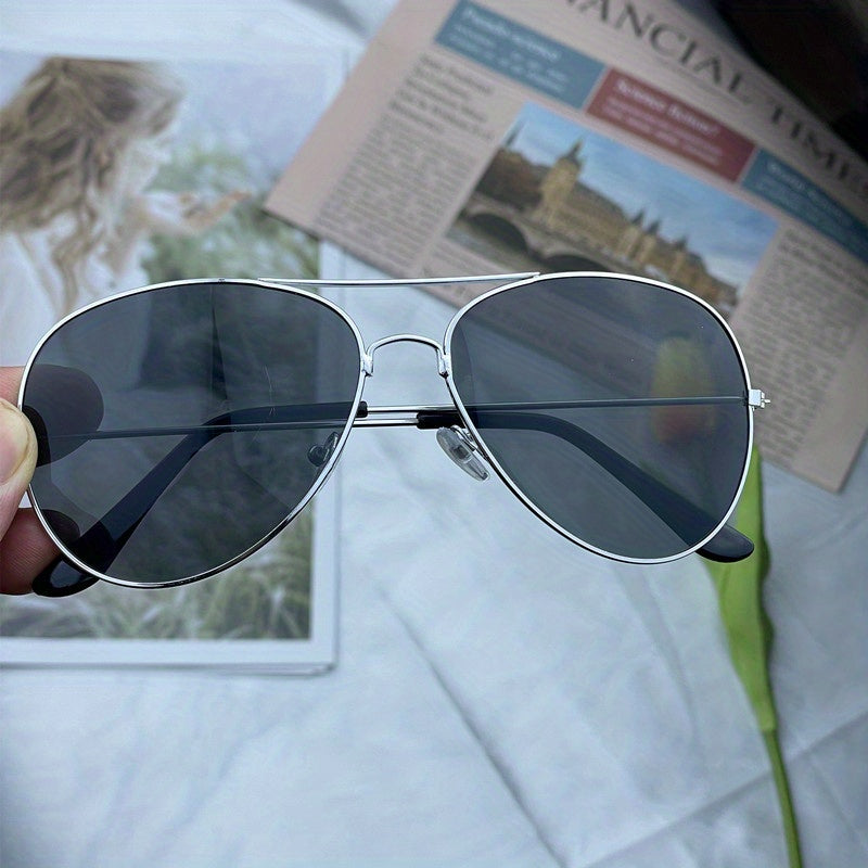 Mune Fashion | Classic Aviator Sunglasses with Golden Frame for Women