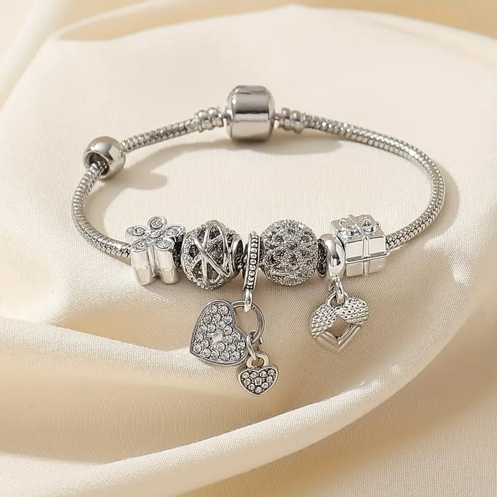 Mune Fashion Stylish bracelet with rhinestones and flowers