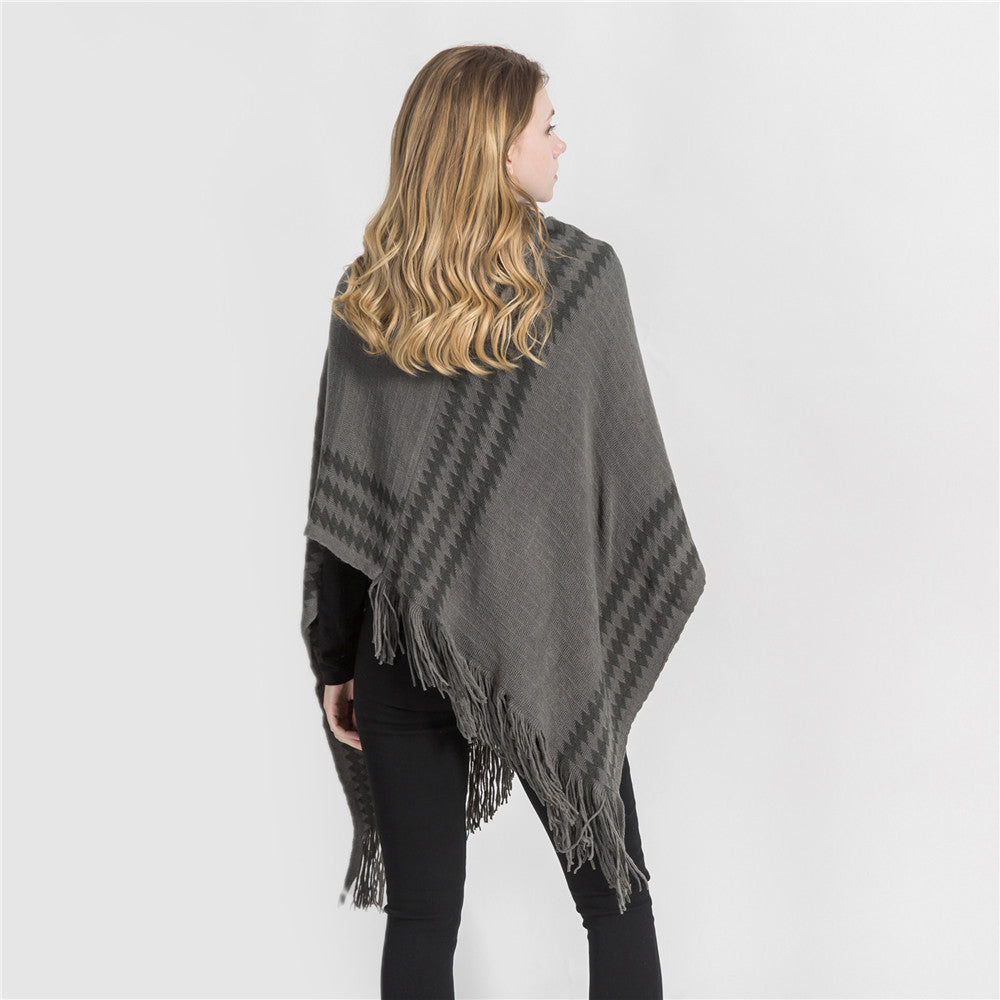 Women's Hooded Poncho made of Fine Knit with Houndstooth Jacquard and Fringed Hem Mune Fashion