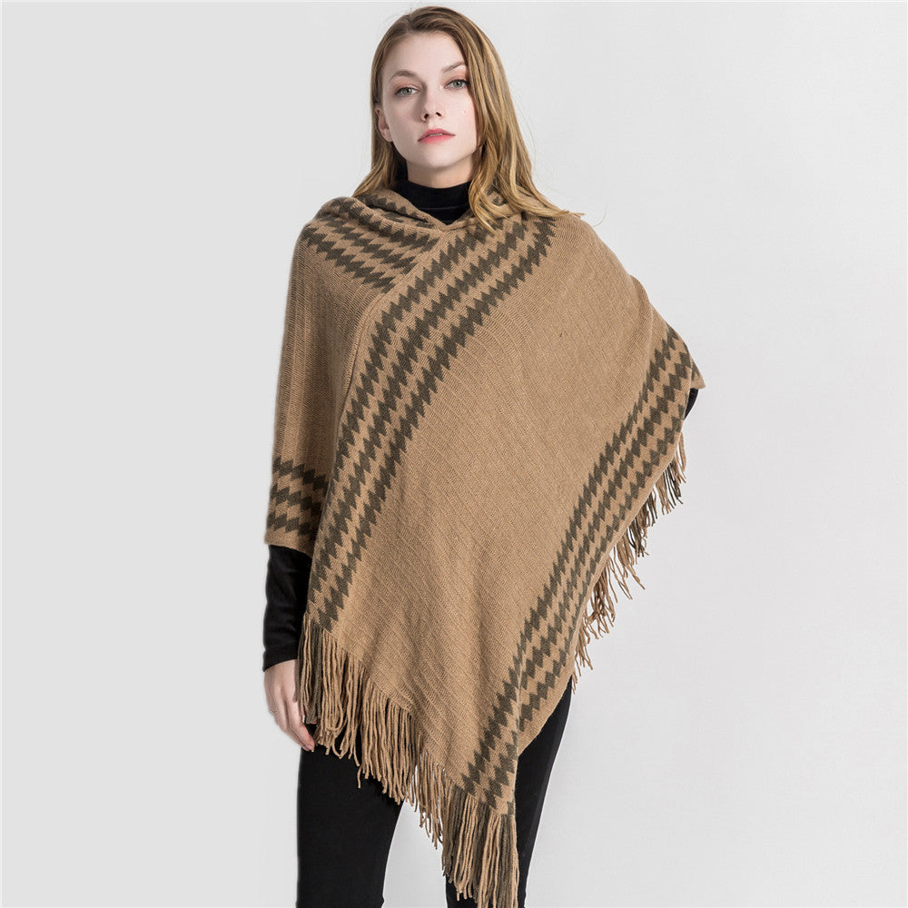 Women's Hooded Poncho made of Fine Knit with Houndstooth Jacquard and Fringed Hem Mune Fashion