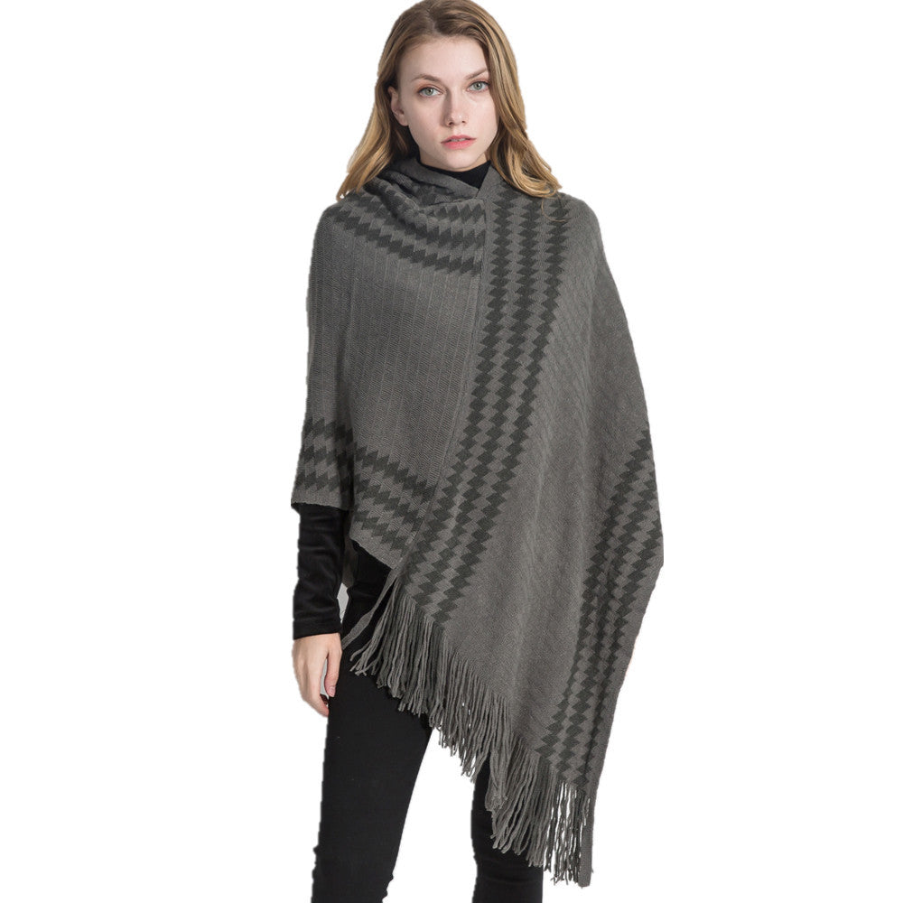 Women's Hooded Poncho made of Fine Knit with Houndstooth Jacquard and Fringed Hem Mune Fashion