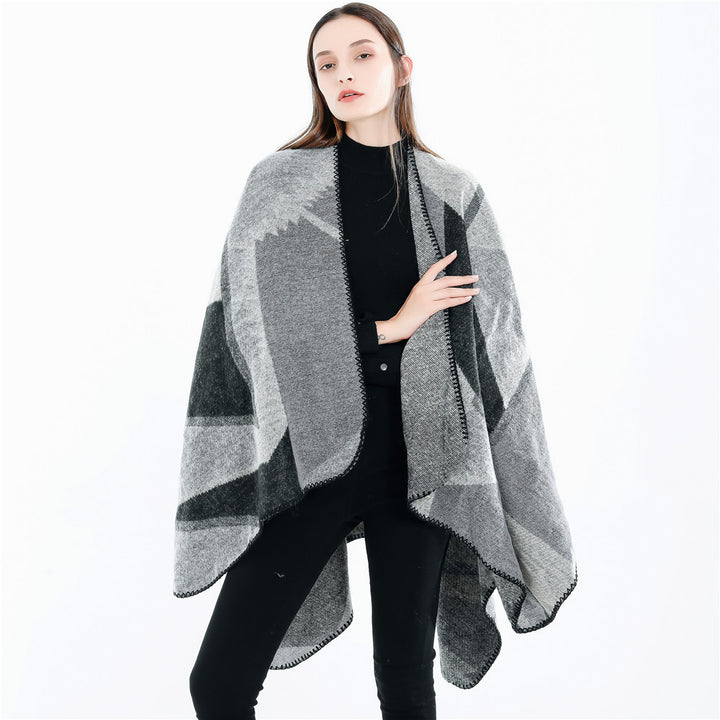 Women's Oversized Geometric Jacquard Poncho made of Wool Blend Mune Fashion