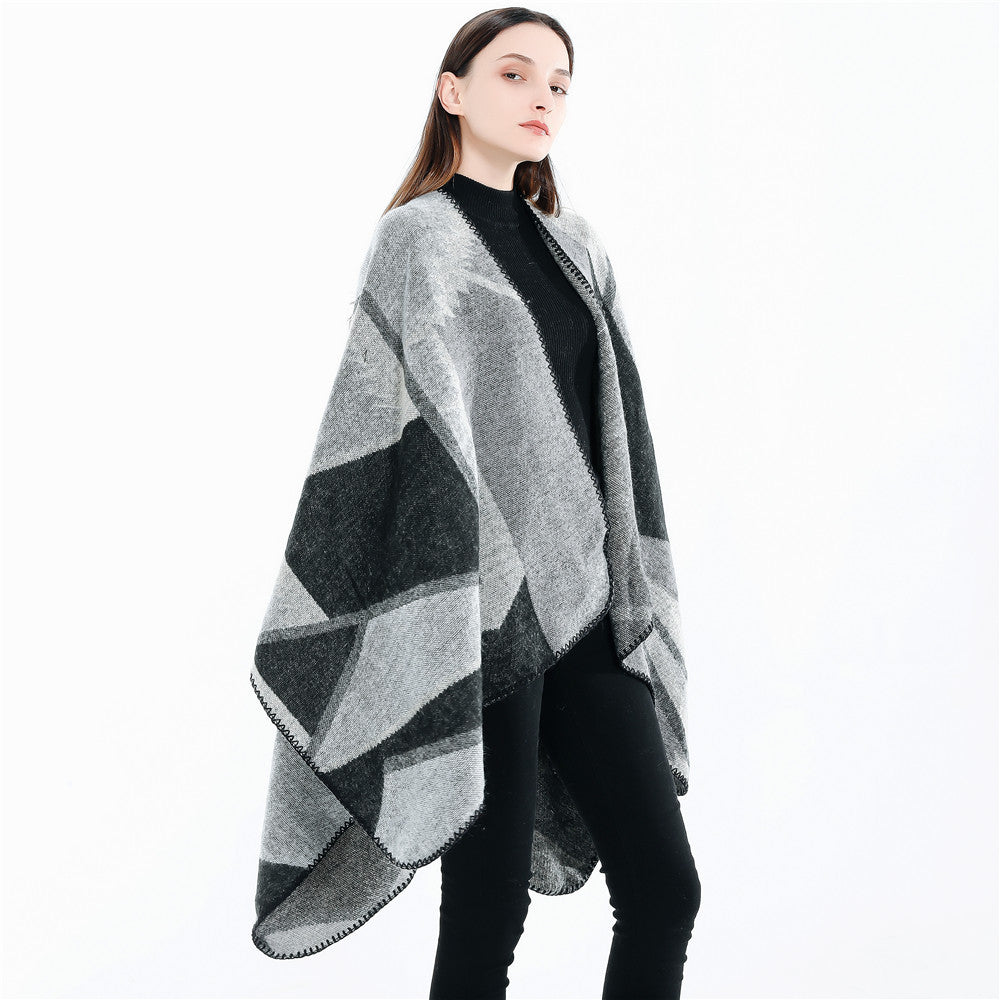Women's Oversized Geometric Jacquard Poncho made of Wool Blend Mune Fashion