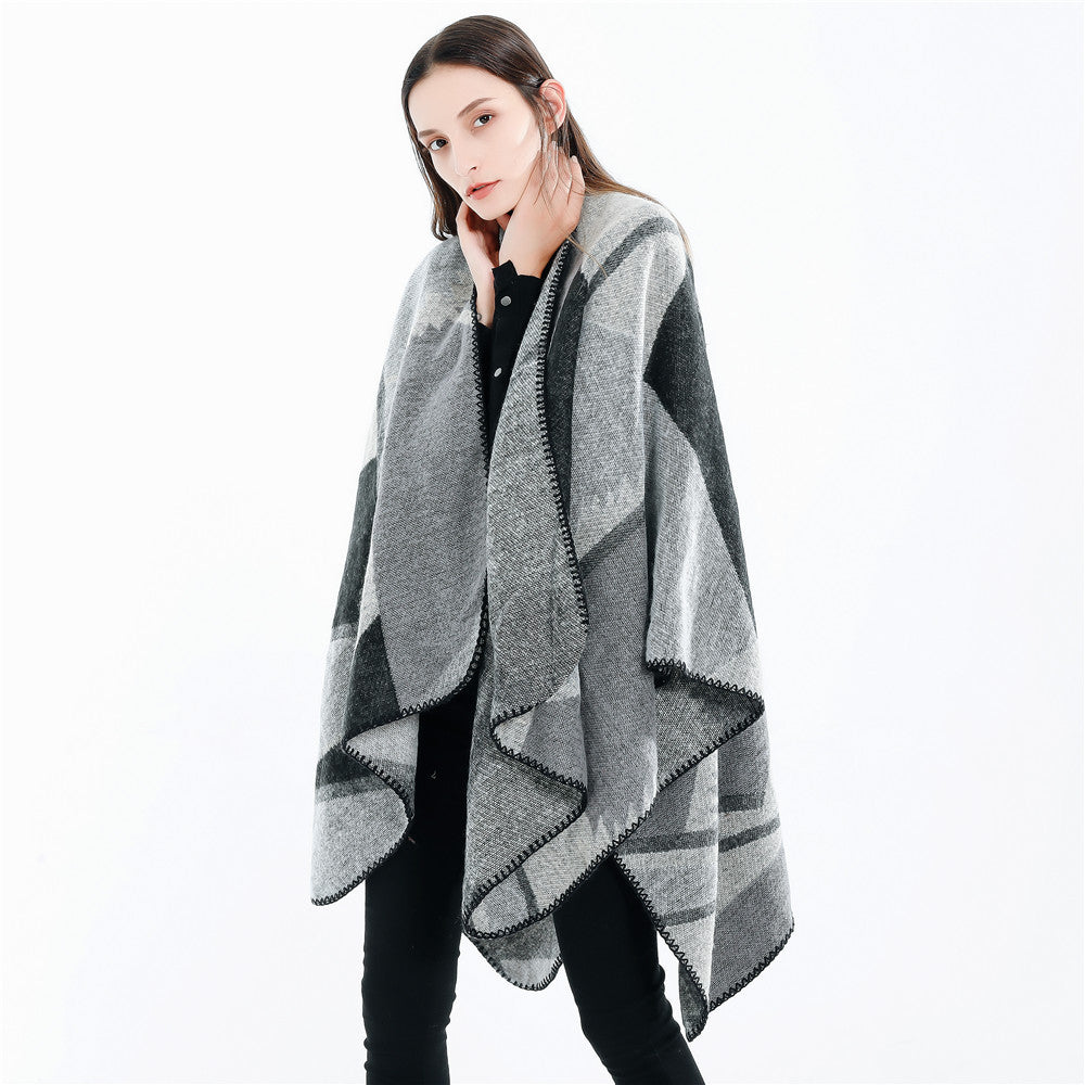 Women's Oversized Geometric Jacquard Poncho made of Wool Blend Mune Fashion
