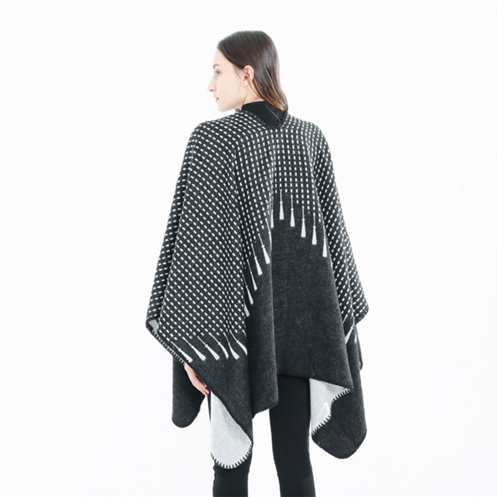 Women's Double Wool Mix Cape with Reversible Jacquard and Boxy Ruana Silhouette Mune Fashion