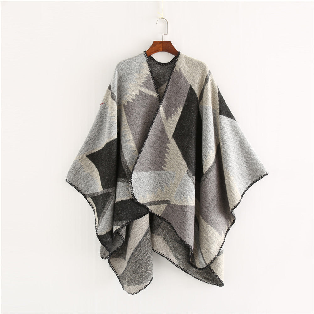 Women's Oversized Geometric Jacquard Poncho made of Wool Blend Mune Fashion