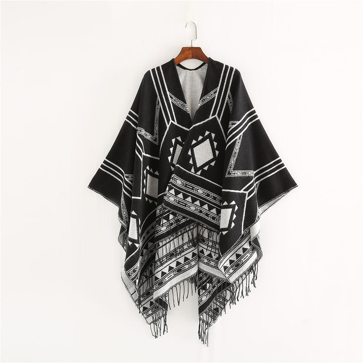 Unisex Ethno-Poncho made of soft knit with fringes and geometric pattern Mune Fashion