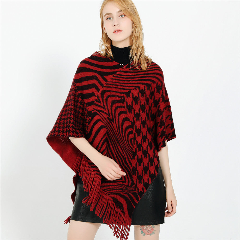Women's fringe poncho in oversized with graphic jacquard and asymmetrical pointed hem Mune Fashion
