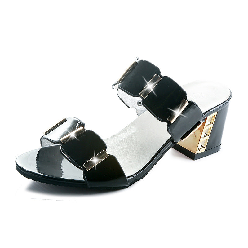 Women's two-strap patent slide with gold application and medium block heel Mune Fashion