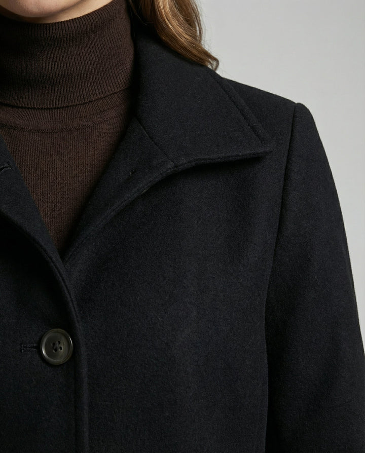 Elegant single-breasted coat women