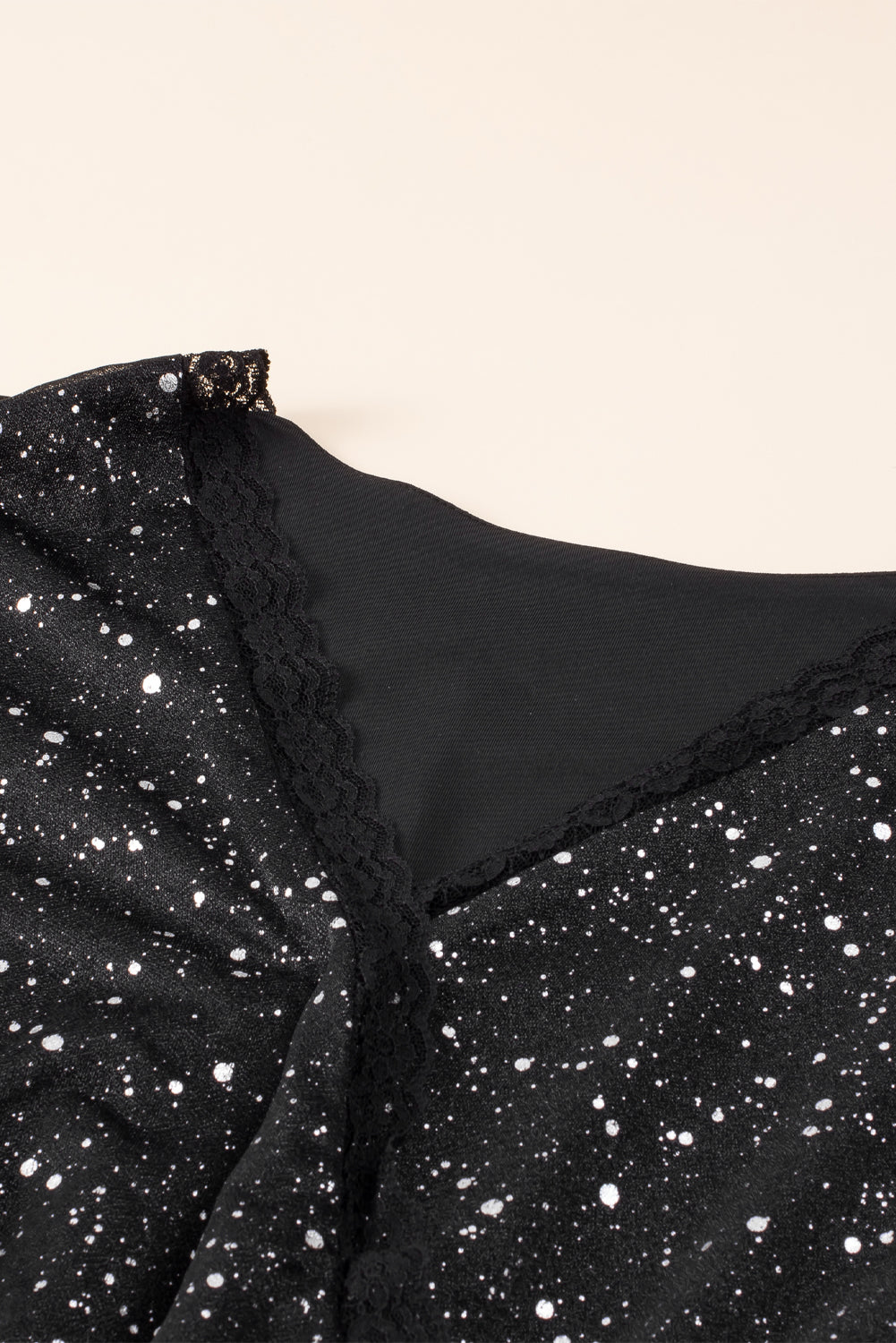 Mune | Elegant black sparkling dress with mesh sleeve