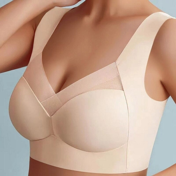 Seamless, ergonomic women's soft bra made of silk