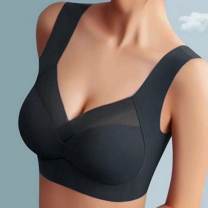 Seamless, ergonomic women's soft bra made of silk
