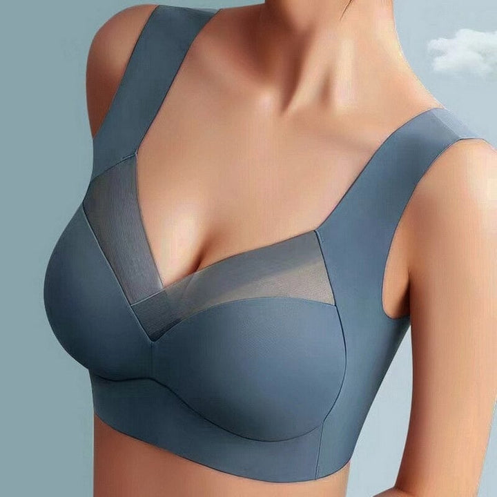Seamless, ergonomic women's soft bra made of silk