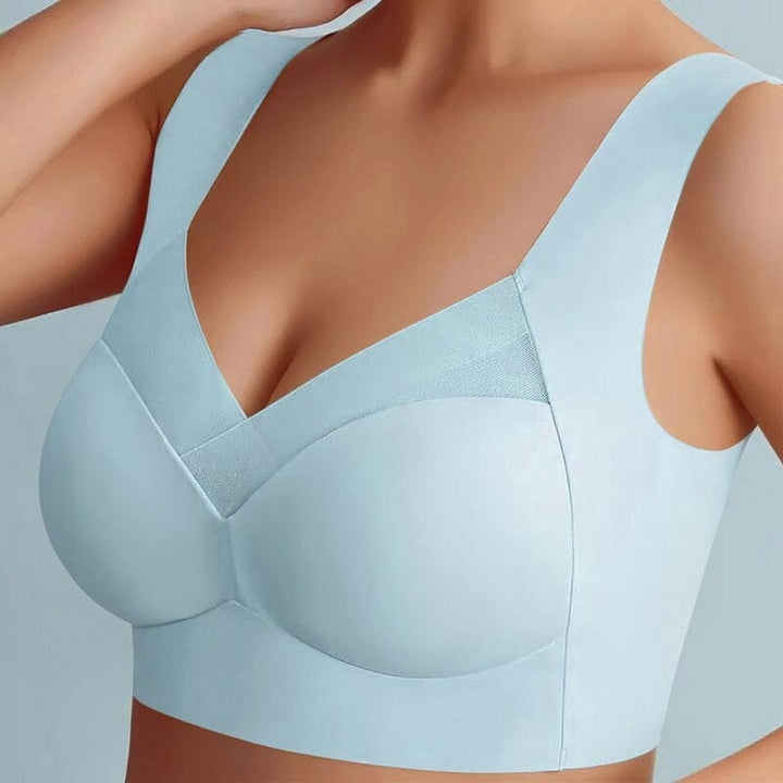 Seamless, ergonomic women's soft bra made of silk