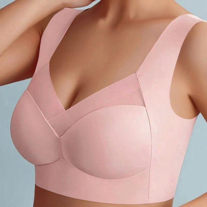 Seamless, ergonomic women's soft bra made of silk