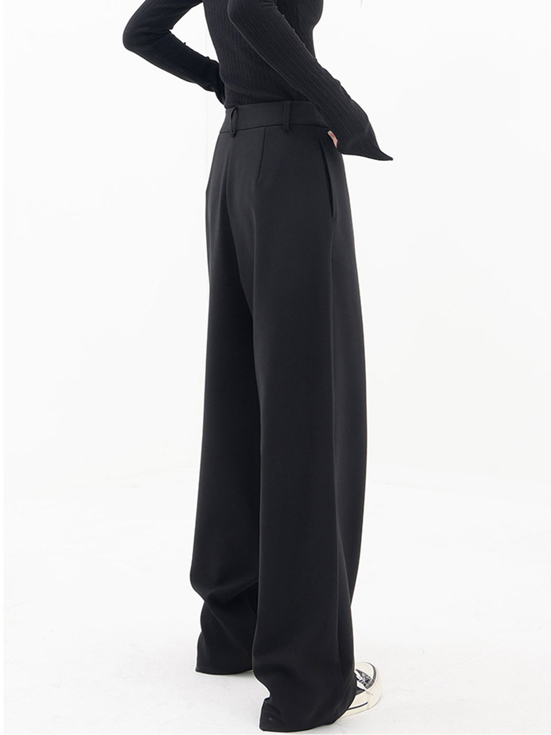 Mune | ASYMMETRICAL BAGGY PANTS