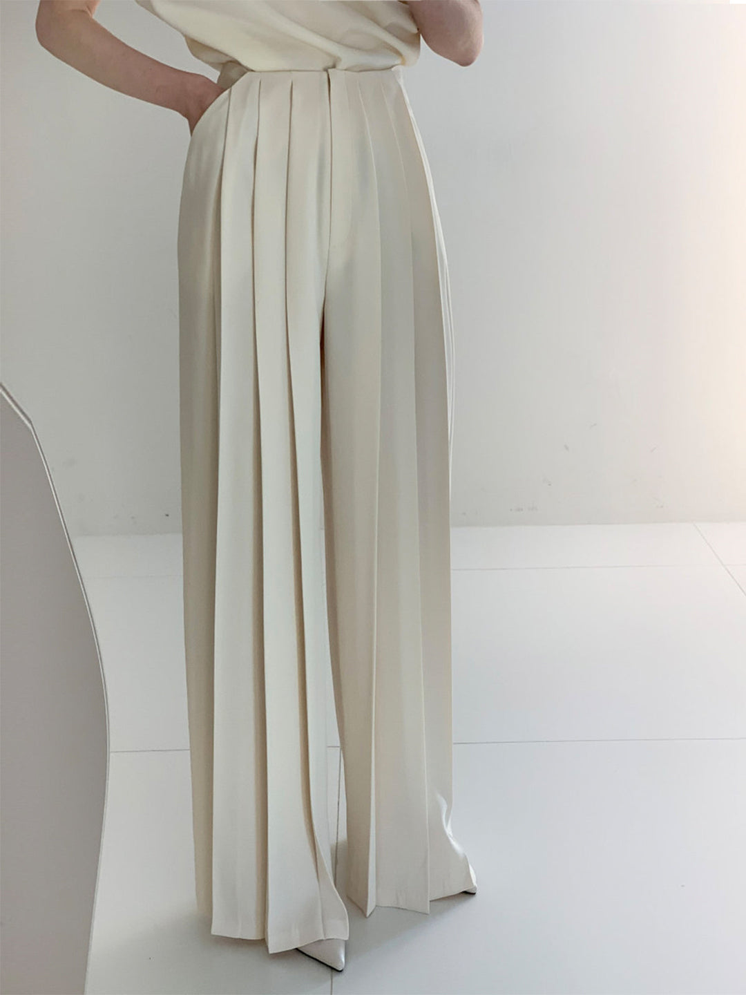 Mune | Elegant Pleated High Waist Pants with Wide Leg