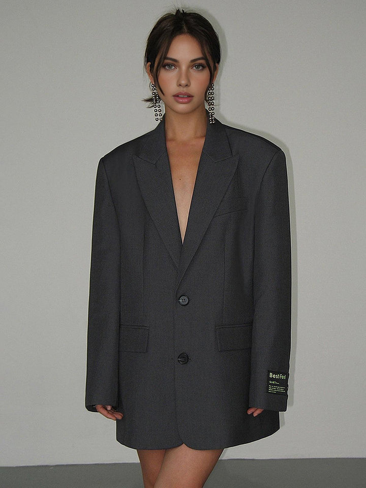 Mune | Oversized blazer with lapels and classic button closure