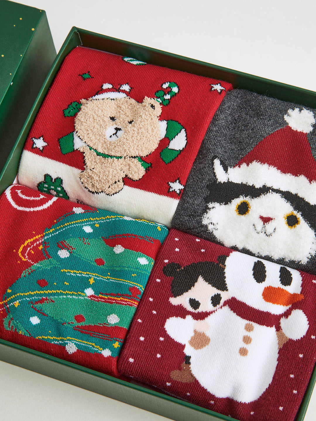 Mune | Cartoon Christmas Gift Box with Socks