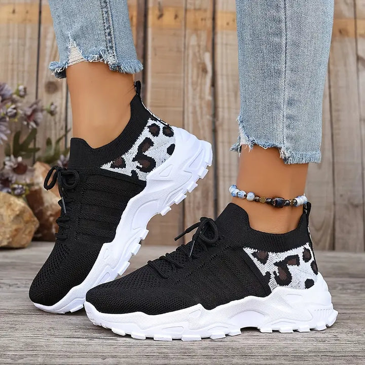 Breathable sneakers with leopard pattern