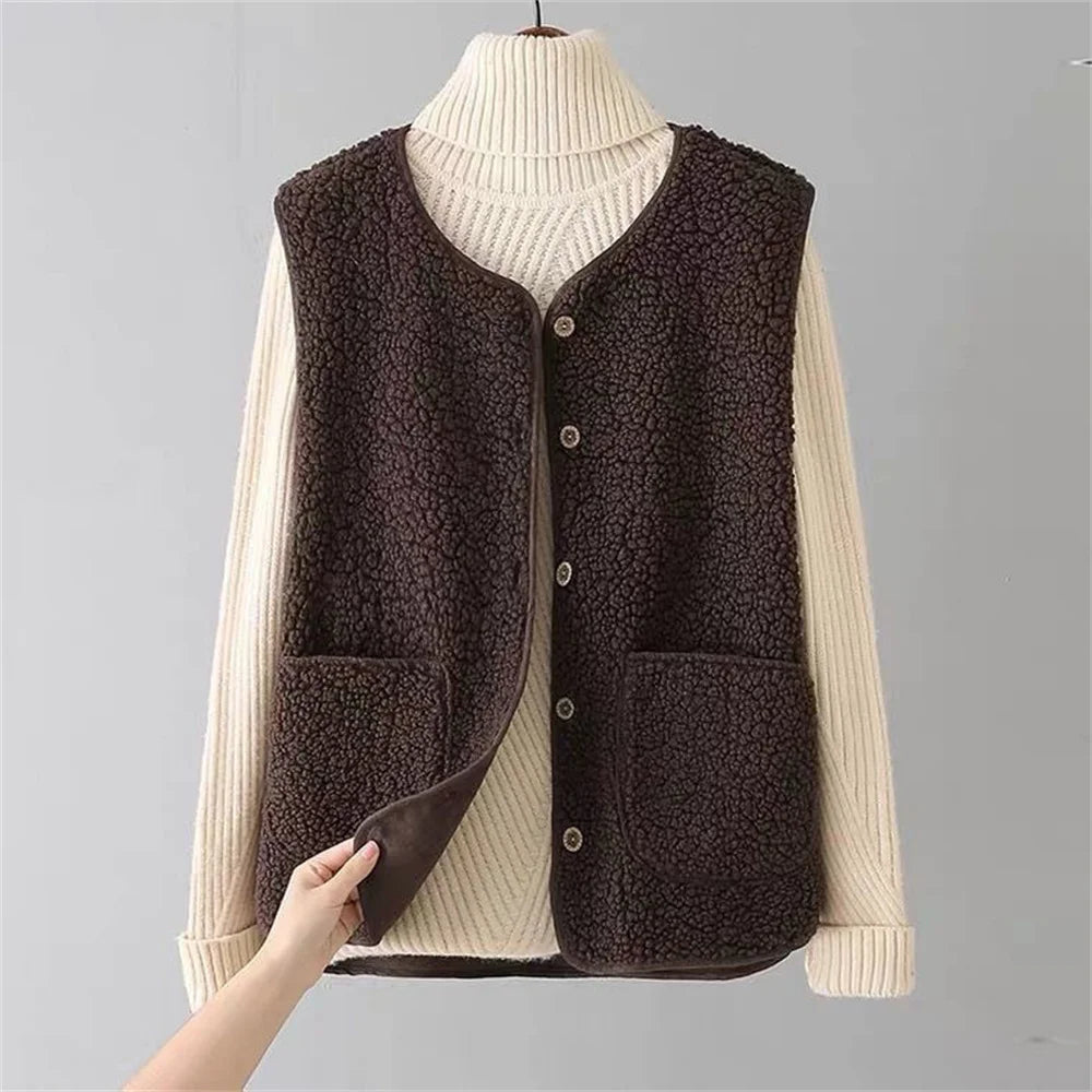 Mune | Women’s Wool Gilet with Button Closure and Pockets