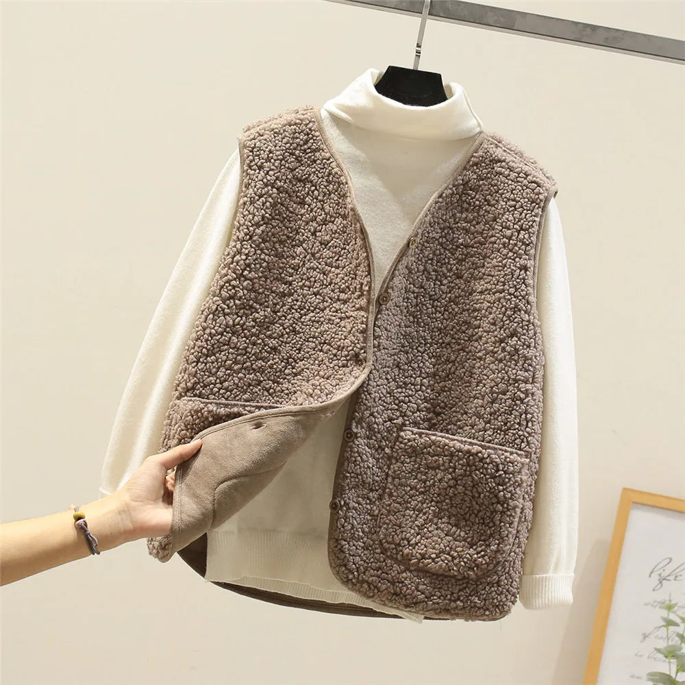 Mune | Women’s Wool Gilet with Button Closure and Pockets