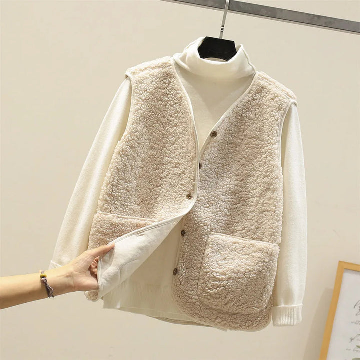 Mune | Women’s Wool Gilet with Button Closure and Pockets