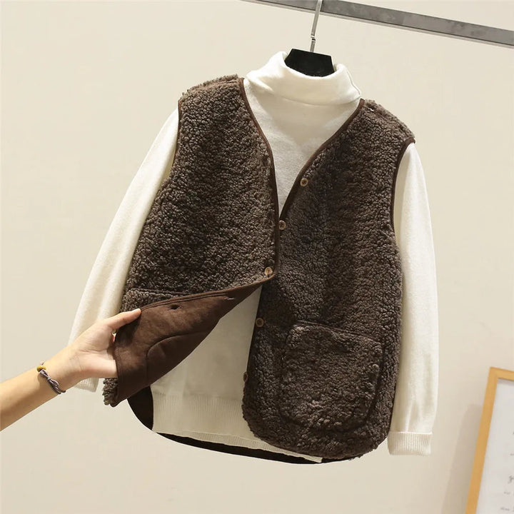 Mune | Women’s Wool Gilet with Button Closure and Pockets