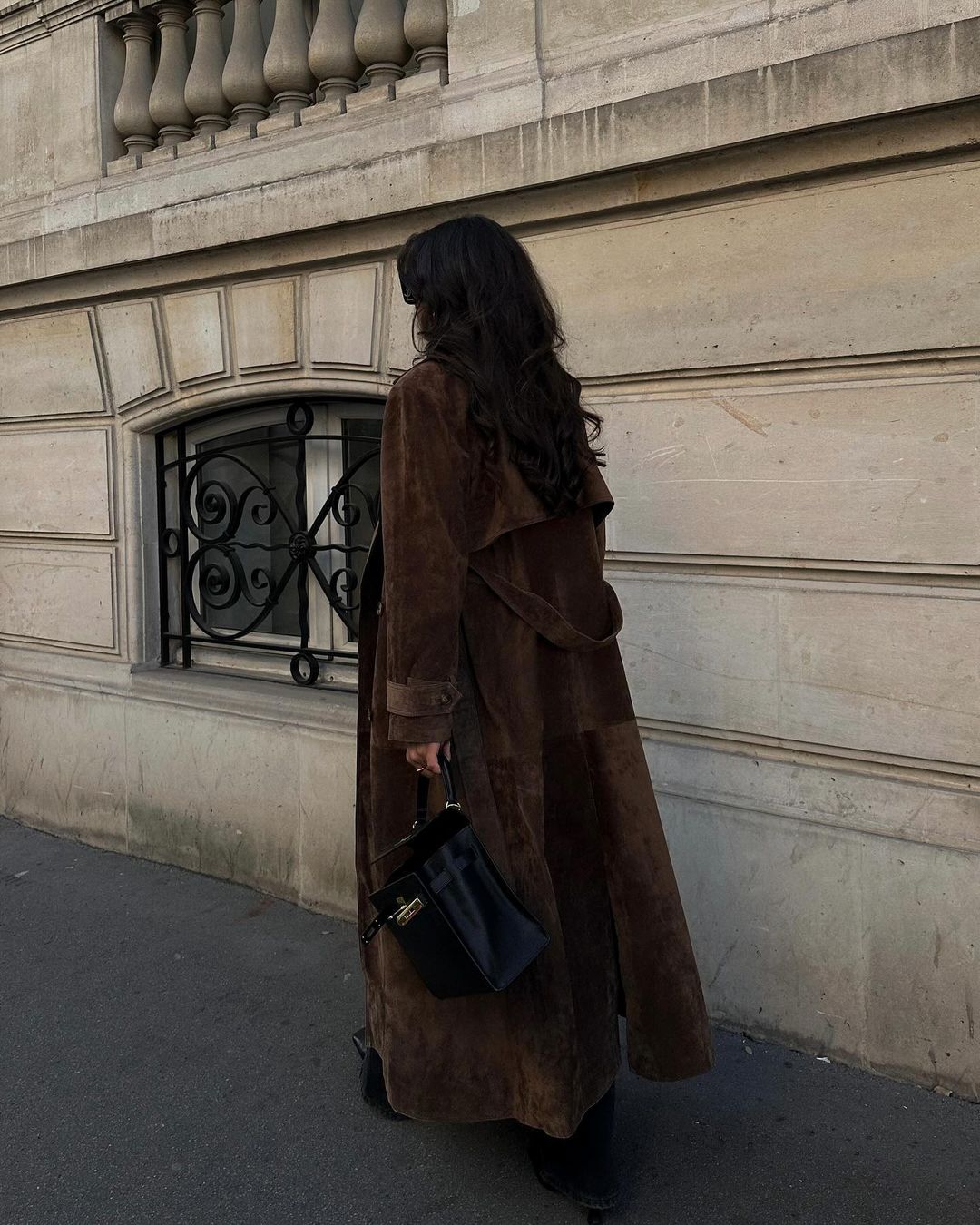 Mune | Women's Stylish Long Trench Coat with Lapel Collar and Button Closure