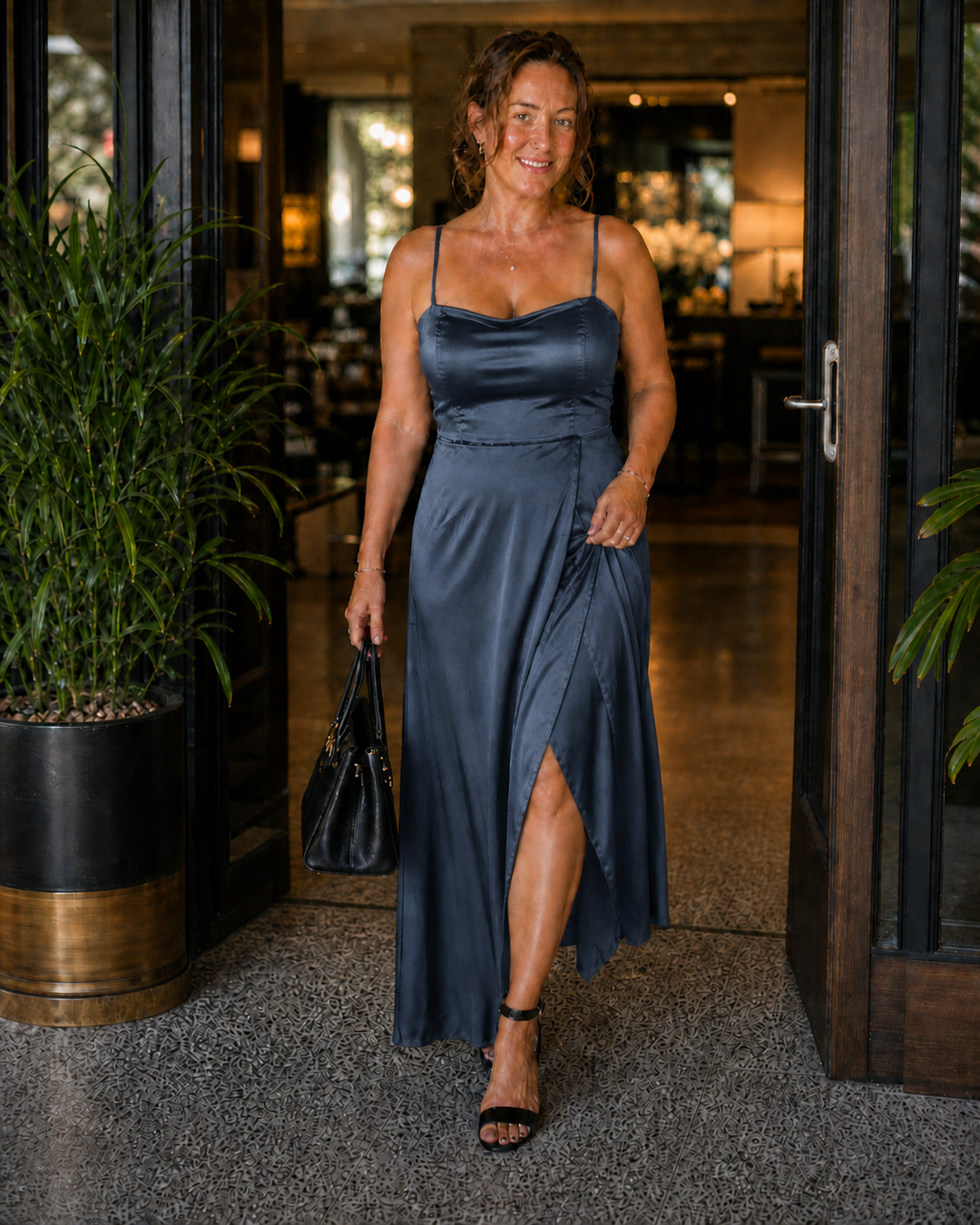 Elegant women's dress with flowing cut | Mune Fashion