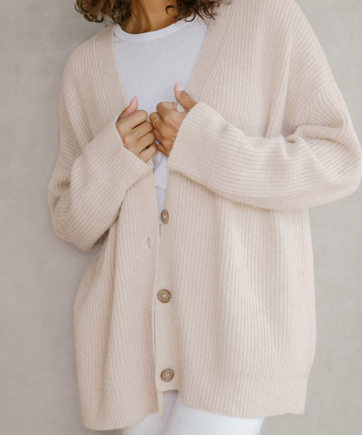 Mune | Women's Elegant Knitted Cardigan with V-Neck and Buttons