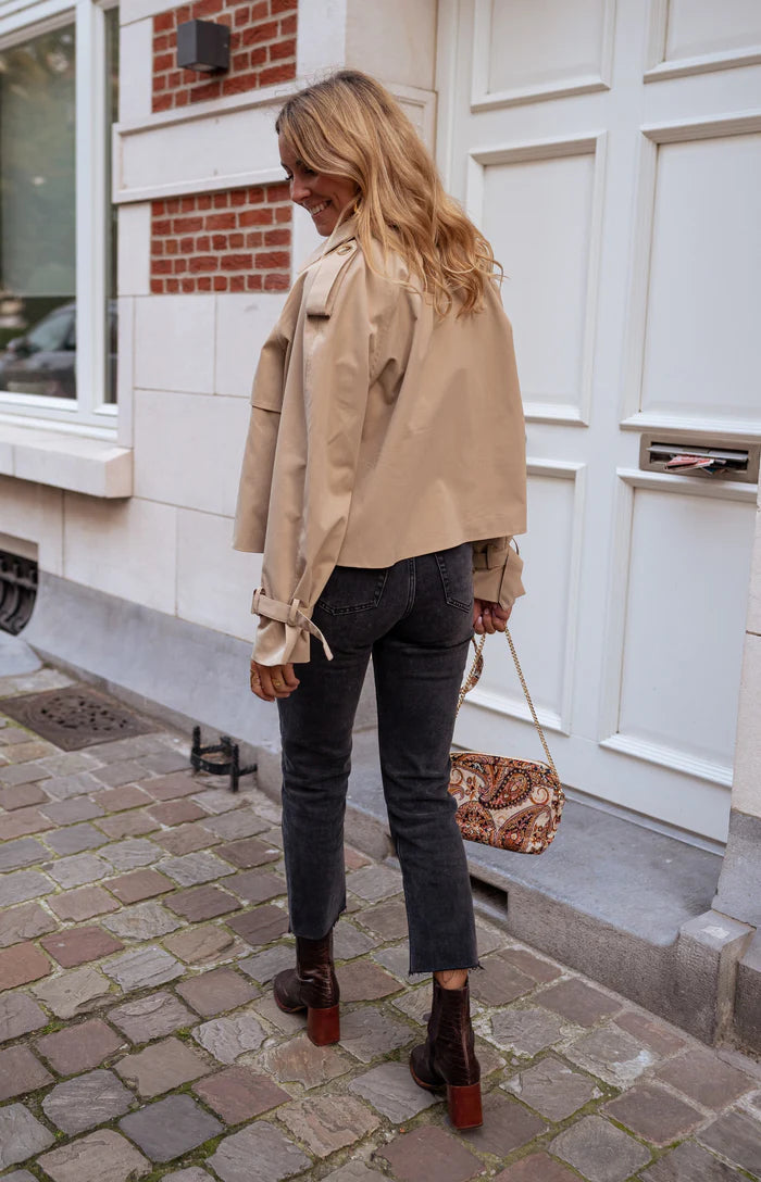 Mune | Women's Cropped Trench Coat with Double-Breasted Buttons and Modern Fit