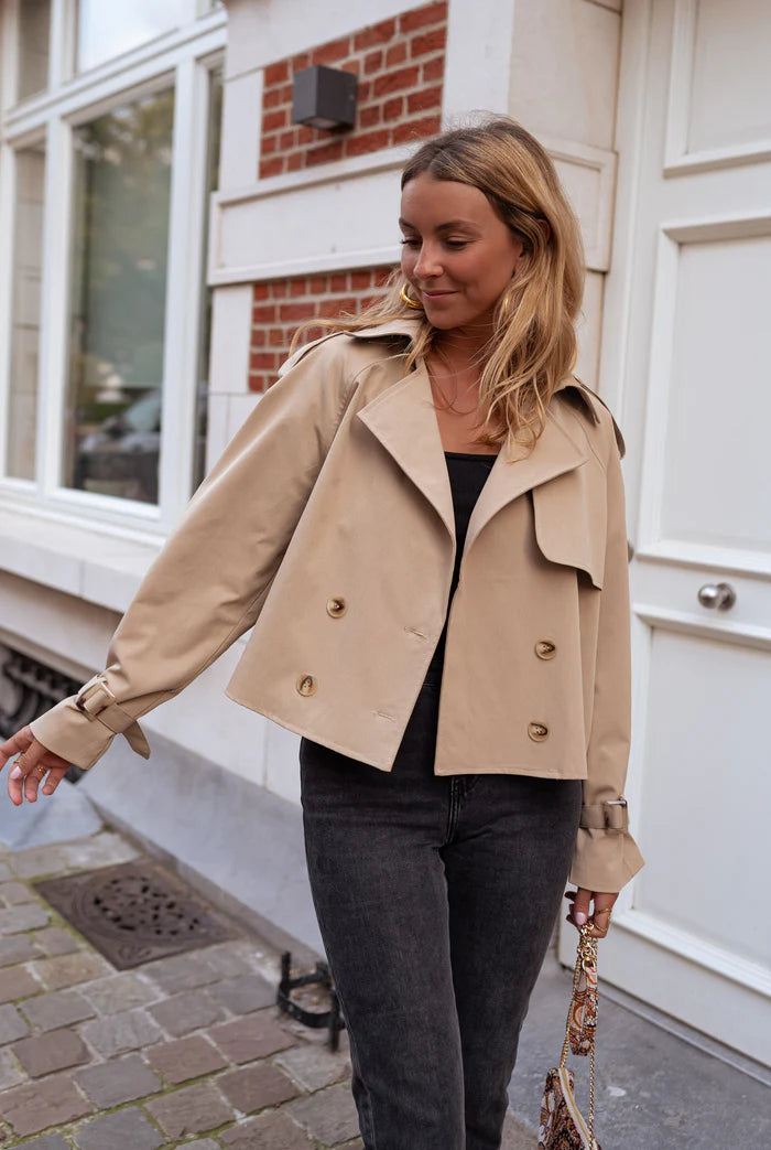Mune | Women's Cropped Trench Coat with Double-Breasted Buttons and Modern Fit