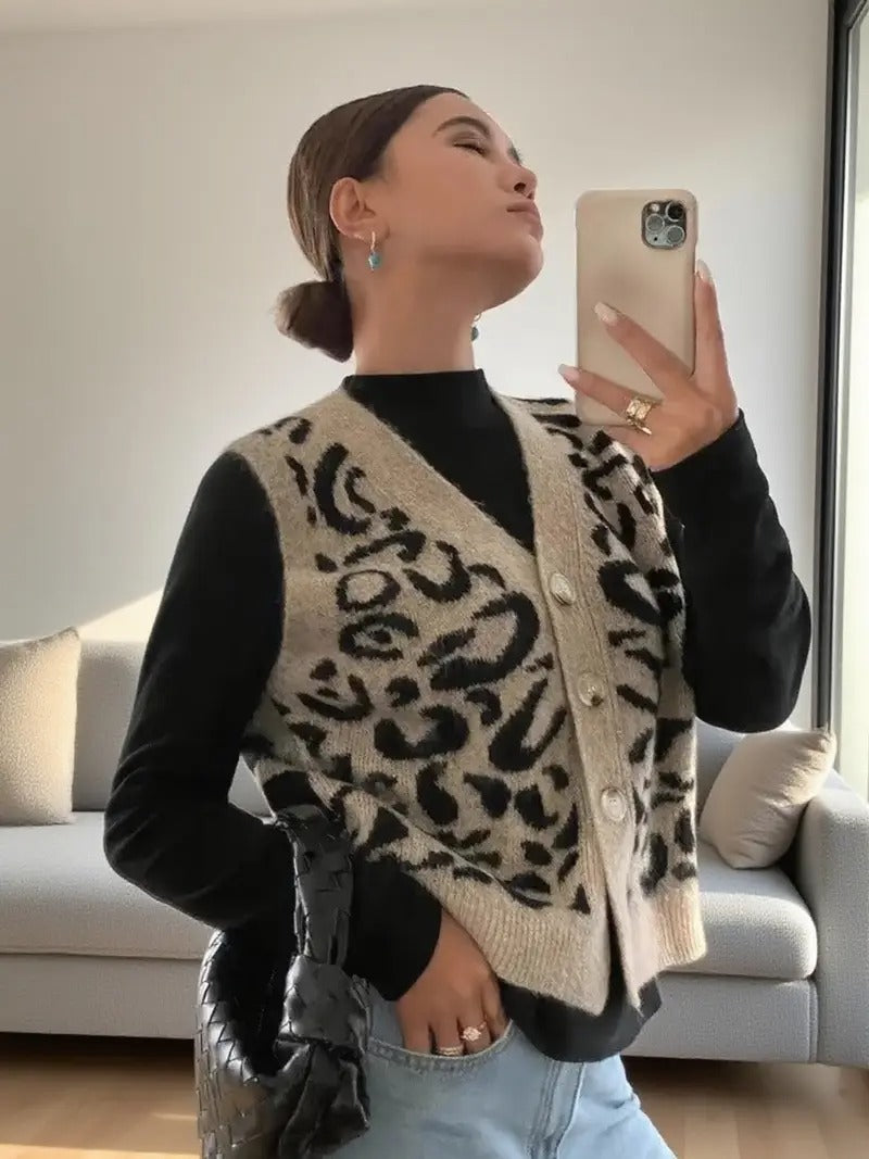 Mune | Women's Knitted Sleeveless Vest with Leopard Pattern and Button Closure