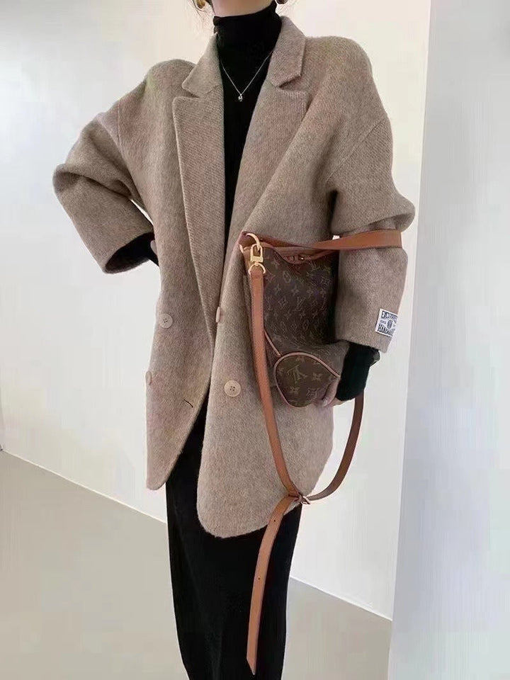 Mune | Women's wool coat with double button closure and loose fit