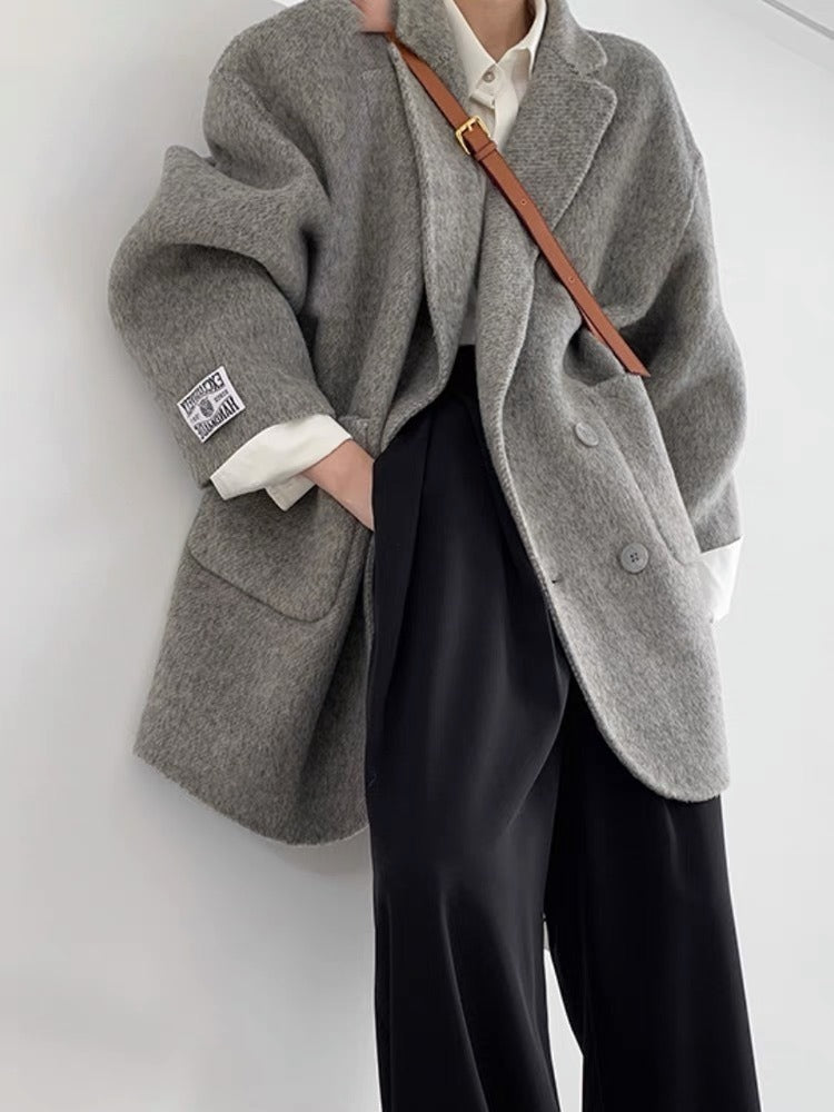 Mune | Women's wool coat with double button closure and loose fit