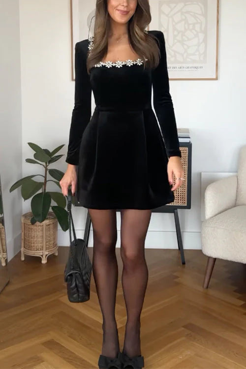 Mune | Elegant velvet dress with square neckline