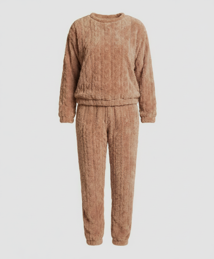 Cozy women's fleece pajama set