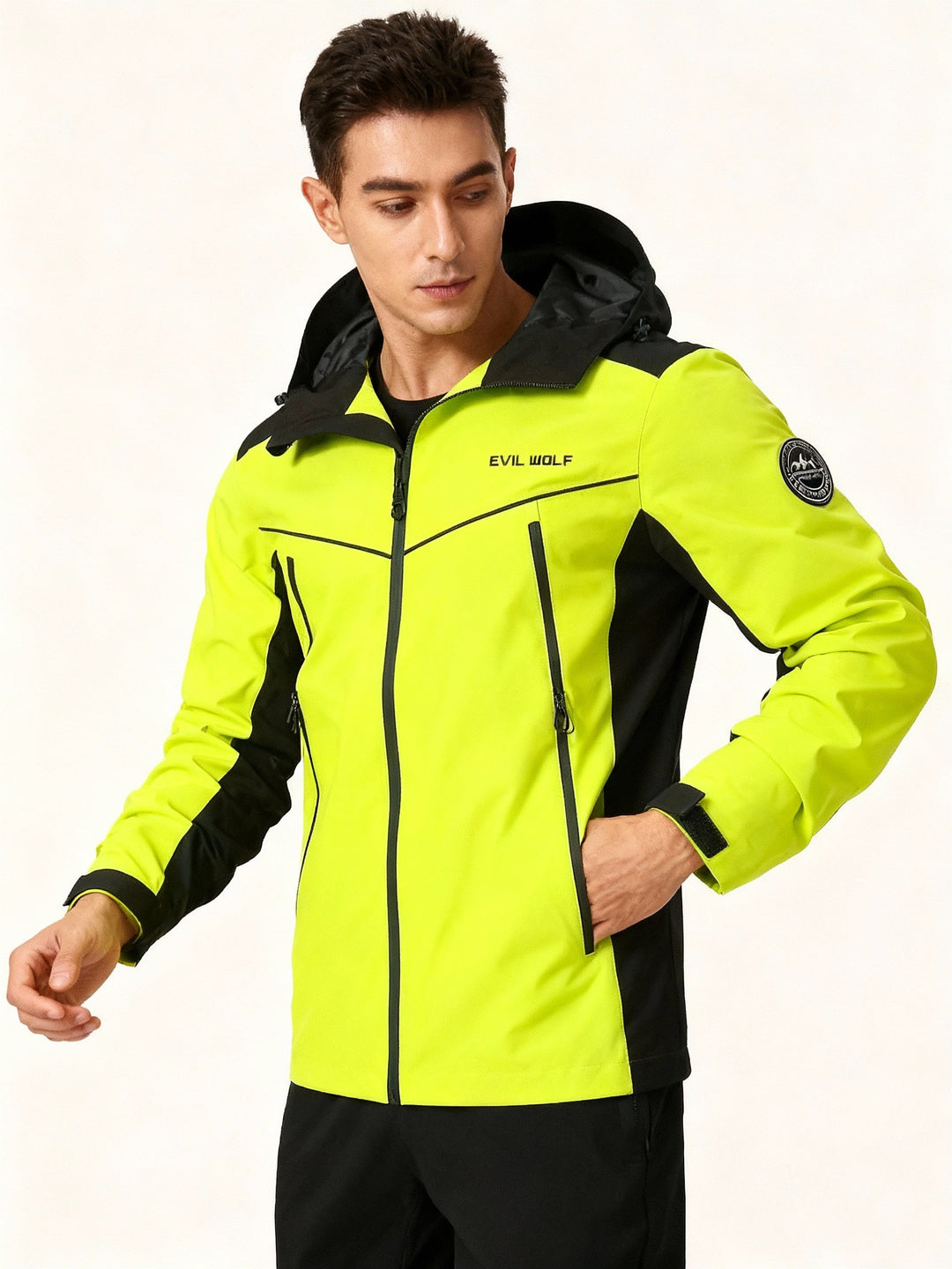 Mune | Outdoor Jacket with Reflective Design – Waterproof & Sporty