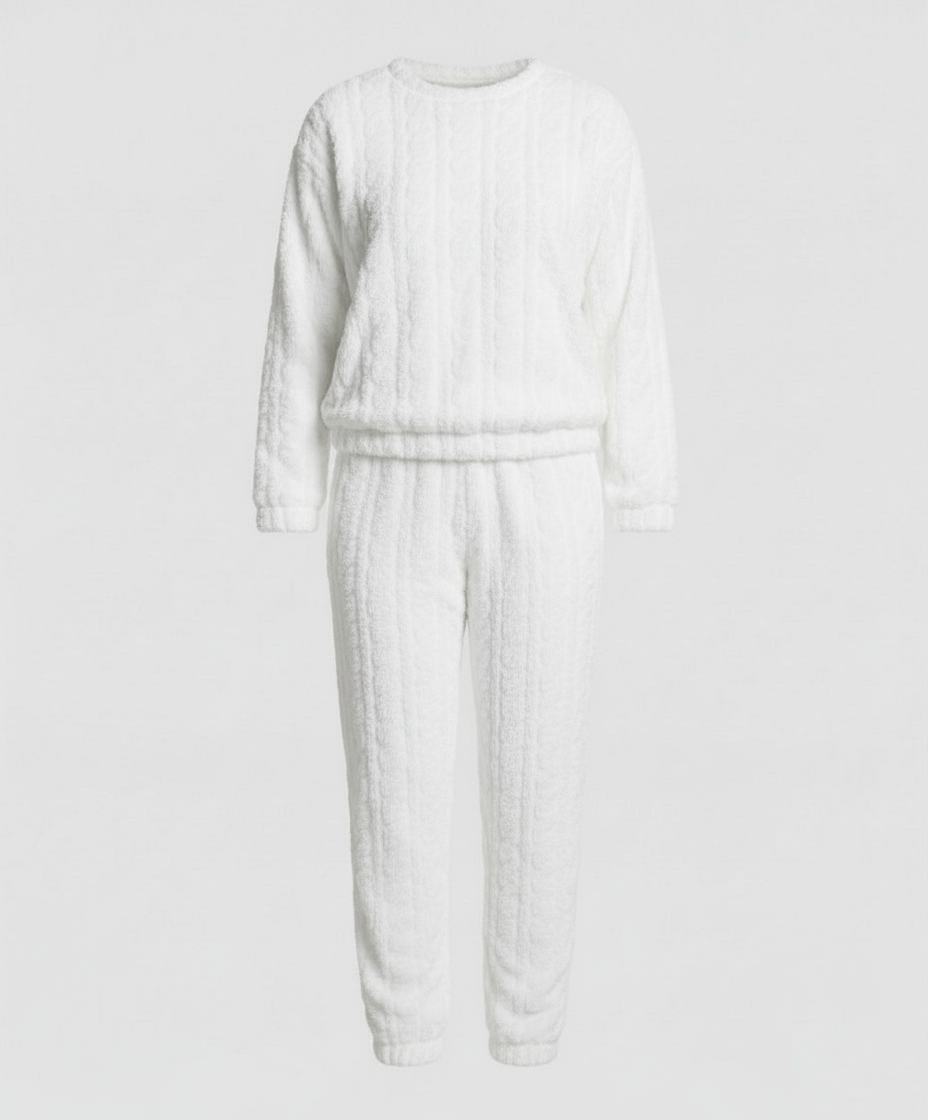Cozy women's fleece pajama set