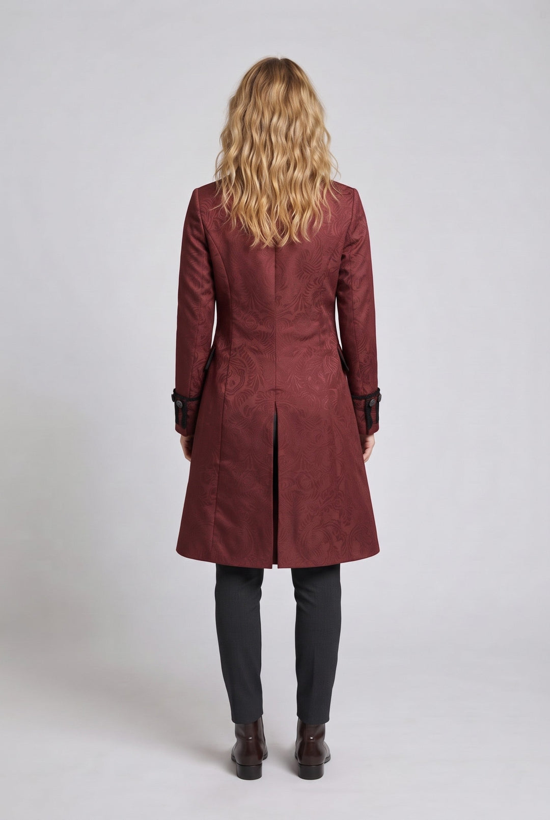 Ladies elegant tailcoat with elaborate jacquard pattern Mune Fashion