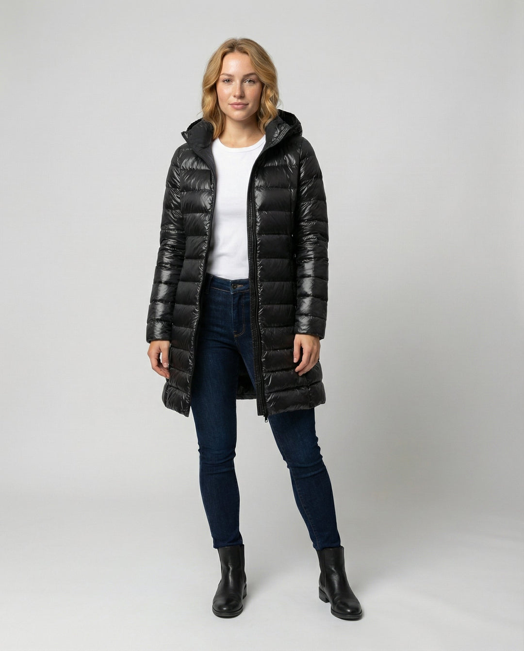 Women's ultra-light down jacket with hood
