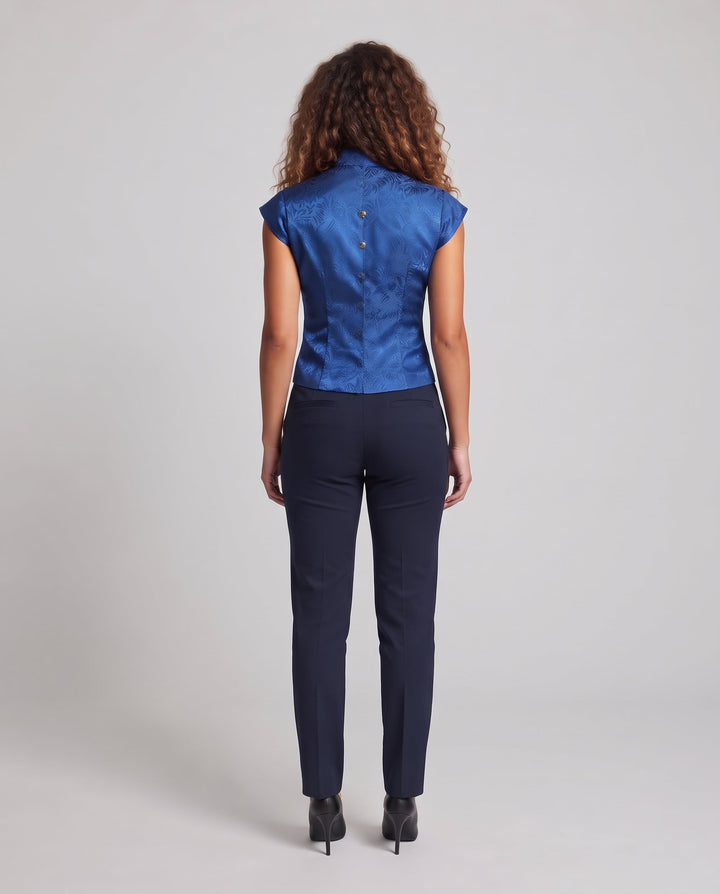 Ladies elegant vest with elaborate design and fine details Mune Fashion