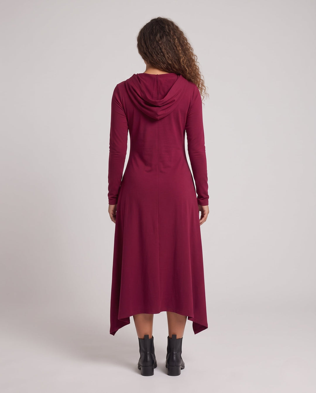Women's hoodie dress with asymmetric cut and elegant fit Mune Fashion