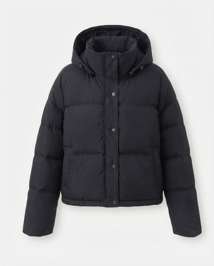 Women's compact quilted jacket with extra voluminous hood and concealed snap button placket