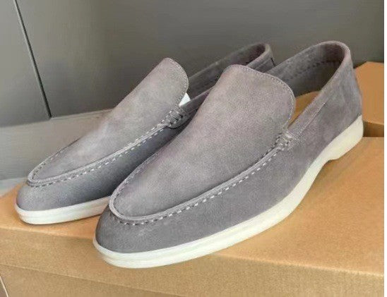 Men's loafer with closed design and flat sole